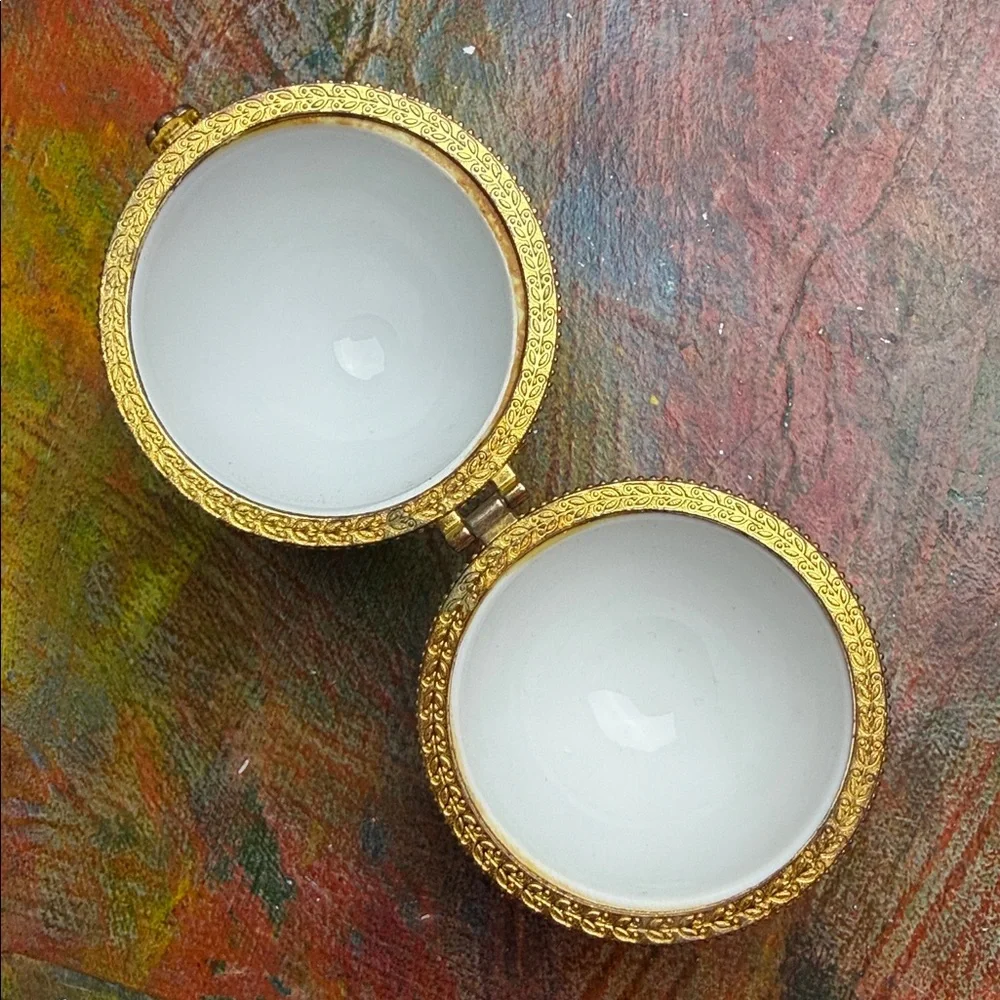 Vintage Hinged Egg Shaped Footed Floral Trinket Box Parcelain W. Gold Trim Snap